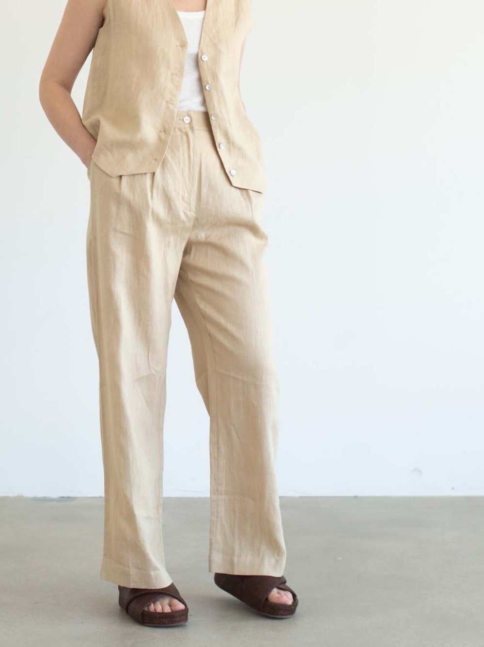 DONNI. The Linen Pleated Trouser
